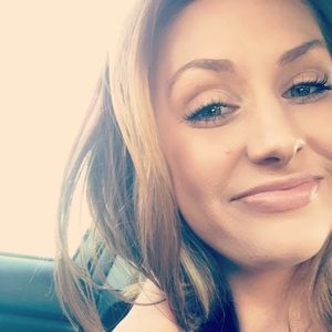 Meet your Posher, Alyssa✌🏼